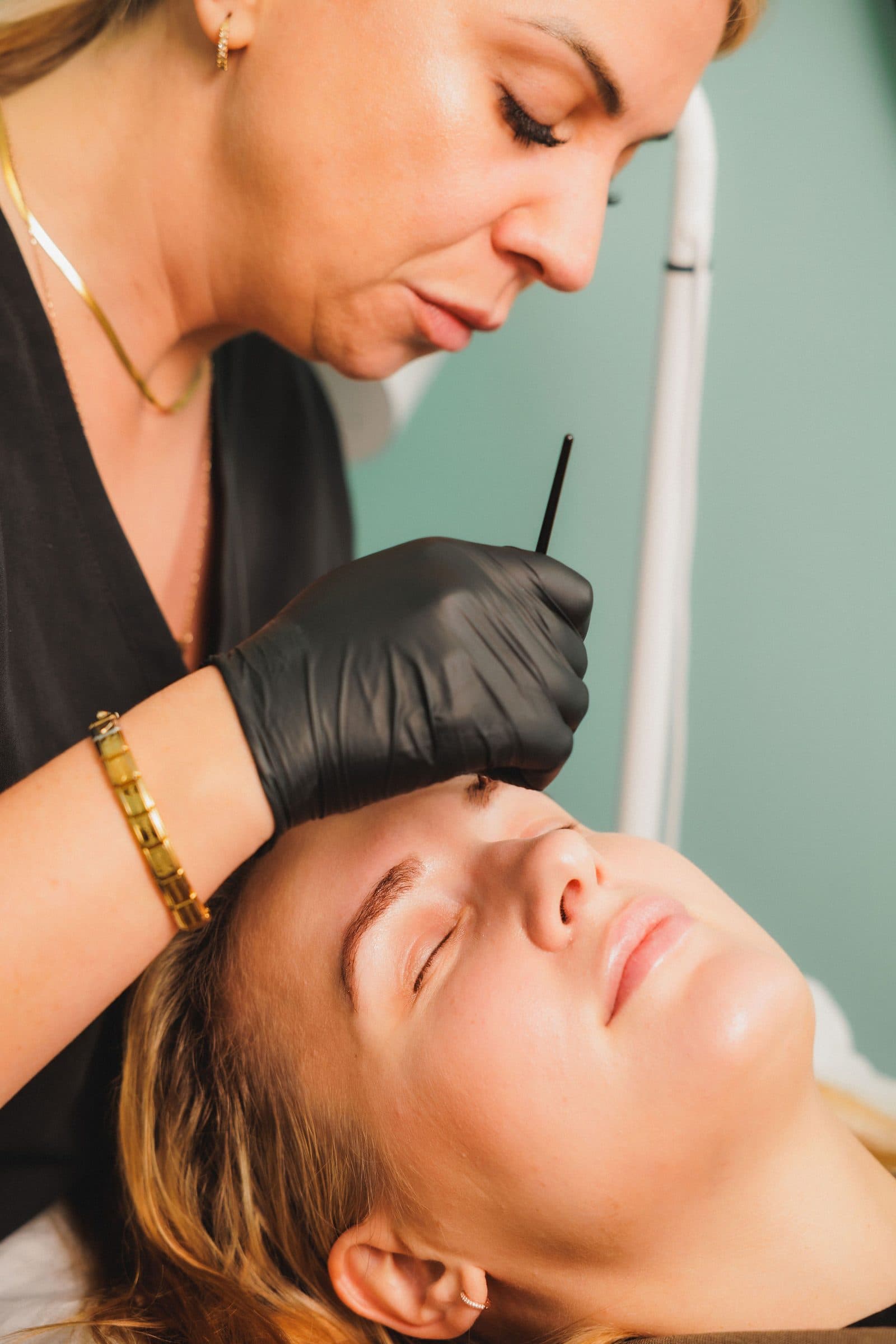 Lash and brow tint treatment